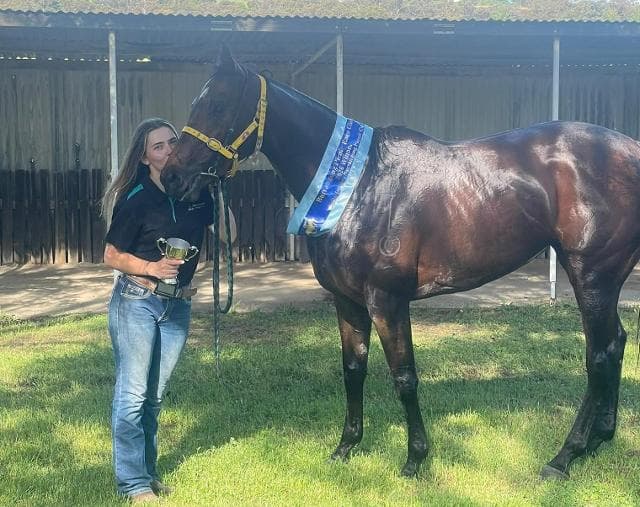 Roullottie Sets Early Tone in Picnic Champion Series